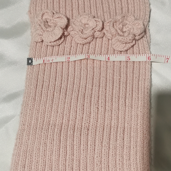 New Handmade infinity scarf and hat set. - Picture 9 of 10